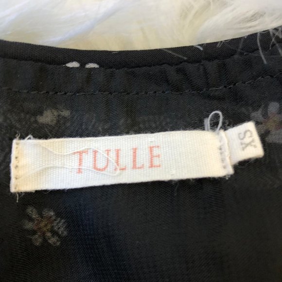 Tulle Feminine Flowy Tank with Daisy Design - Picture 4 of 6